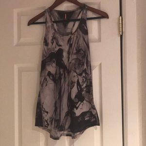 Like new - Lucy tank